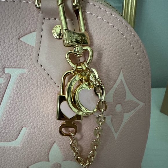 LV Gold & Pink Heart Keychain/Bag Charm - Picture 4 of 5